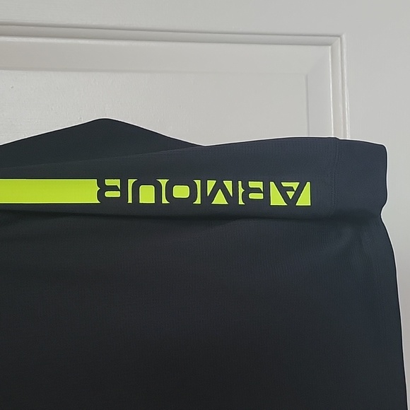 Under Armour, youth medium, long sleeved shirt with hood, black. - Picture 7 of 8